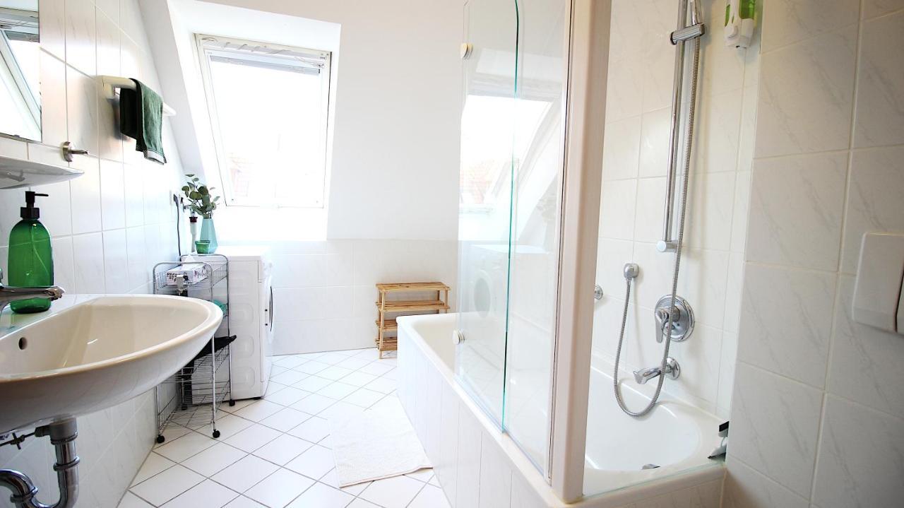 Homie Stay Zell - Apartment Mit Privatparkplatz Zell am Main Eksteriør billede