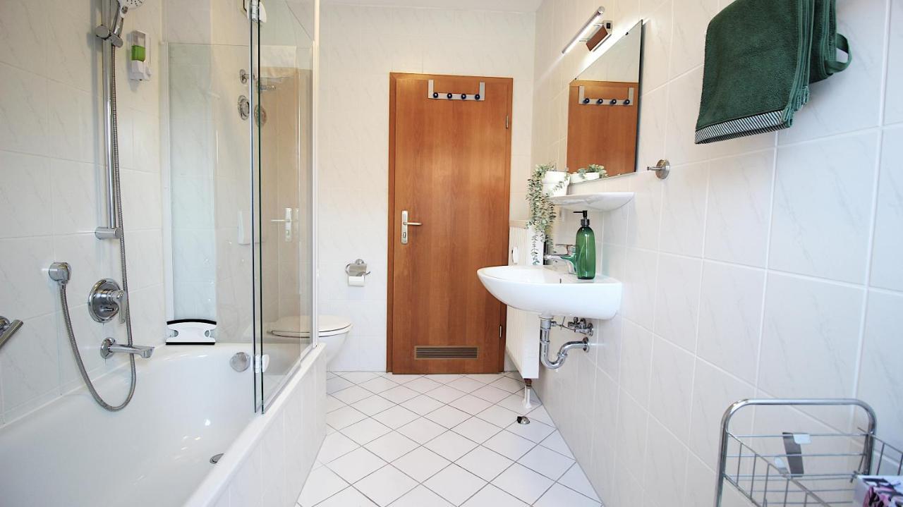 Homie Stay Zell - Apartment Mit Privatparkplatz Zell am Main Eksteriør billede
